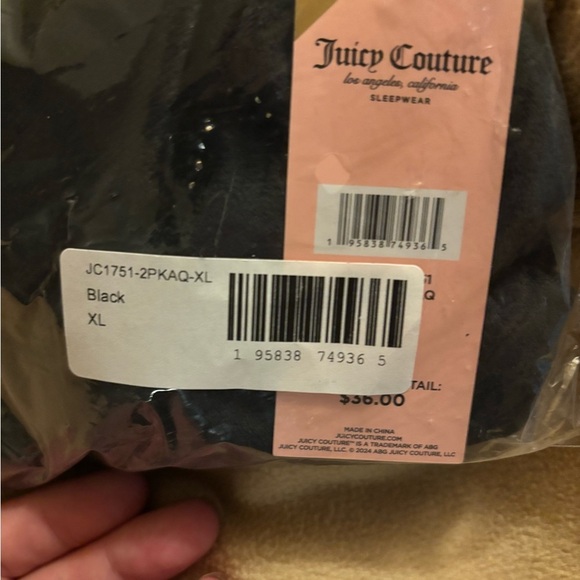 JUICY COUTURE 2 PACK VELVET FLEECE SLEEP & LOUNGE SHORTS - Picture 9 of 13